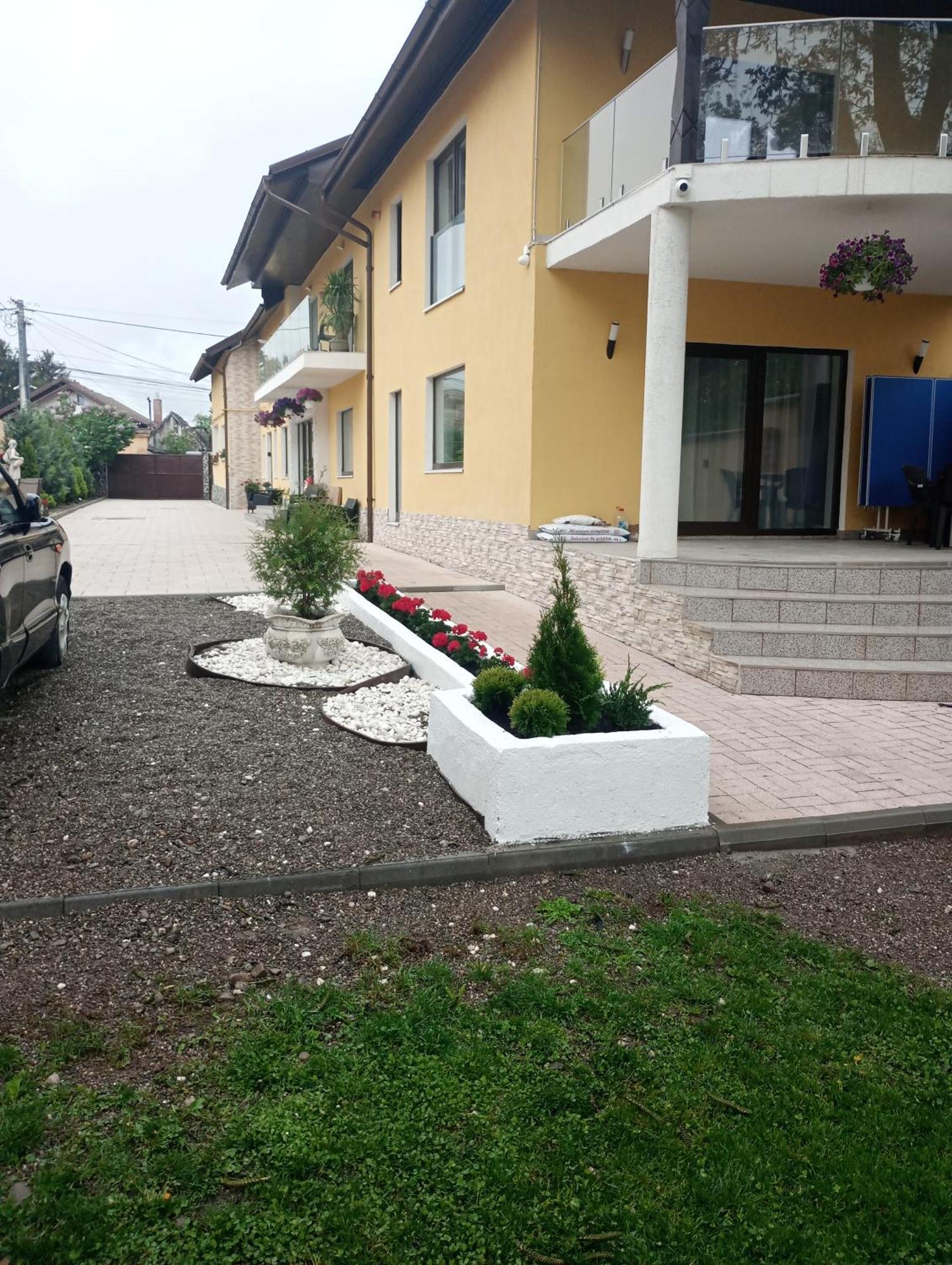 Izabella Guest House Săcele Exteriör bild